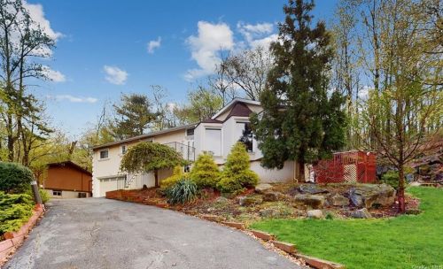 828 Sherry Dr, Valley Cottage NY  10989-2202 exterior
