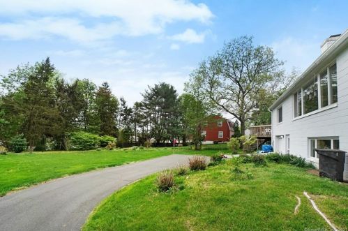 27 Green Hill Rd, North Haven CT  06473-2139 exterior