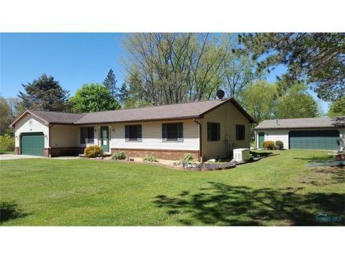 3901 Briar Ln, Swanton, OH 43558-9001