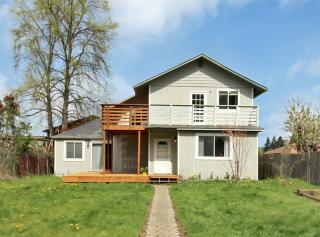 909 7th Ave, Puyallup, WA 98371-4231