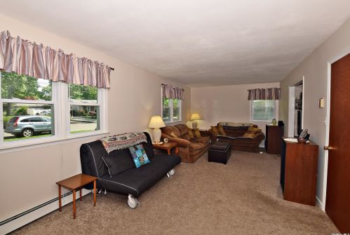 418 Walker St, Babylon NY  11704-3017 exterior