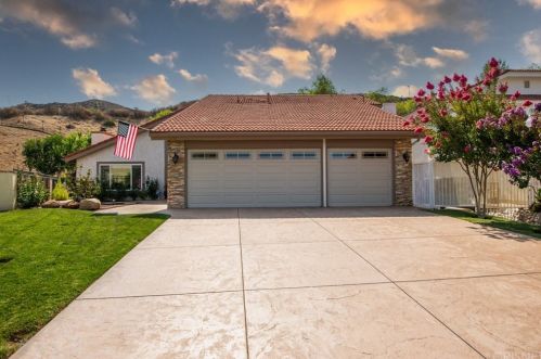 21101 Mill Ridge Dr, Santa Clarita, CA 91350-1908