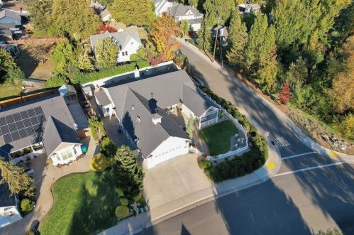 125 Scotia Pne Cir, Grass Valley CA  95945-5418 exterior