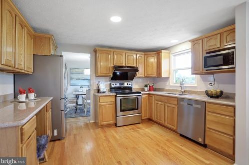 10624 Cavalcade St, Great Falls VA  22066-2427 exterior