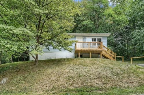 13 Barnard Rd, Patterson, NY 12563-1228