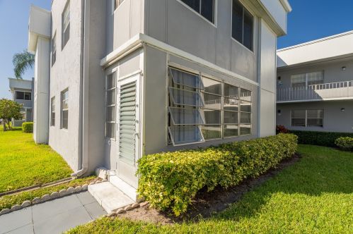 108 Flanders C, Delray Beach FL  33484-5220 exterior