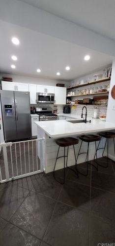 24007 Arroyo Park Dr, Santa Clarita, CA 91355-2081