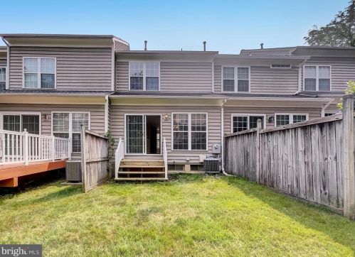 1268 Vintage Pl, Herndon VA  20194-1025 exterior