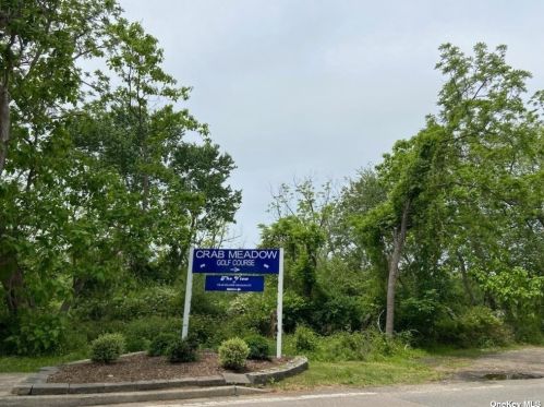 16 Martin Pl, Northport NY  11768-1224 exterior