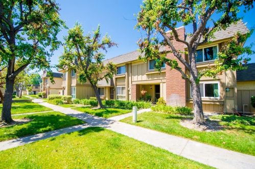 938 Pearwood Ln, Anaheim, CA 92806-4610