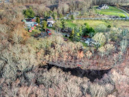 221 Oscawana Lake Rd, Tompkins Corners NY  10579-2600 exterior