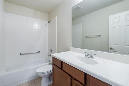 11313 Southerland Dr, Denton TX  76207-8693 exterior