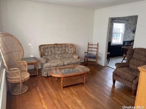 1326 Collier Ave, Floral Park, NY 11003-3335