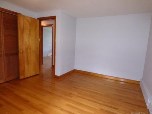 6 Ridgeland Cir, Wallingford CT  06492-2121 exterior