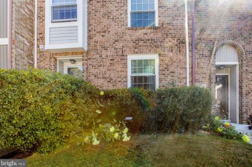 6078 Hollow Hill Ln, Springfield, VA 22152-1419