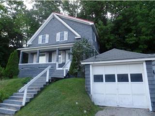489 School St, Berlin, NH 03570-2522
