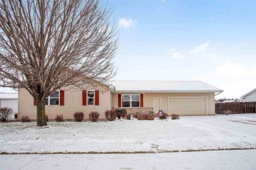 1317 Henry St, Kaukauna, WI 54130-3861