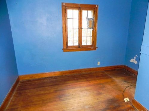 8 Lockwood Ln, Norwalk CT  06851-5818 exterior