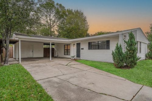 2114 19th Ave, Texas City, TX 77590-4833