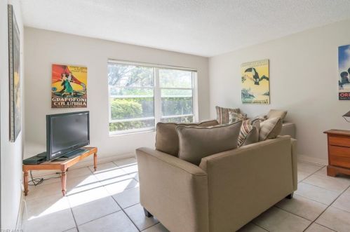 580 Broad Ave, Naples, FL 34102-7185