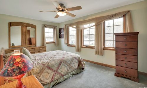 19 Riverdale Ave, Oakdale NY  11769-1544 exterior