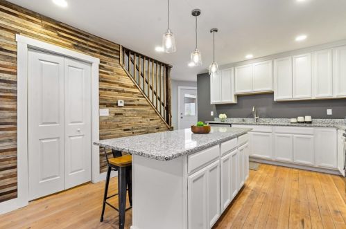 1814 Fox Way, Pittsburgh PA  15203-1732 exterior