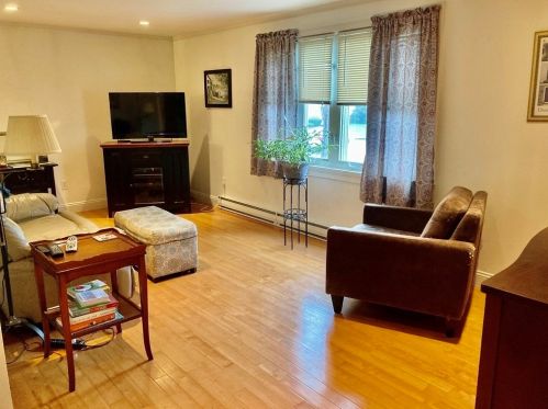 33 Elmwood Park, Quincy, MA 02170-1138