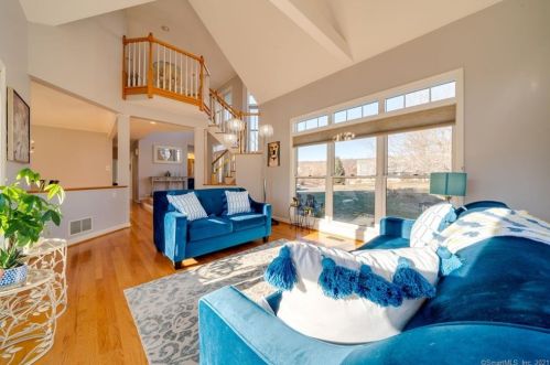 80 Olander Ln, Middletown CT 06457-1574 exterior