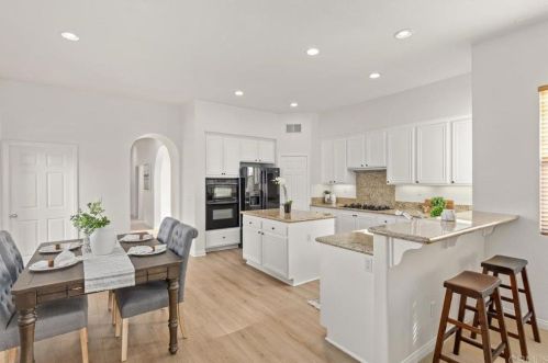 7507 Mona Ln, San Diego CA 92130-5621 exterior