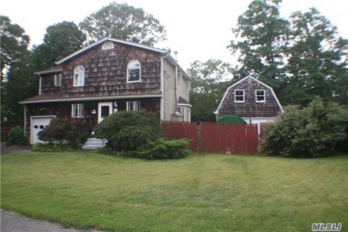 120 Geery Ave, Holbrook, NY 11741-1124