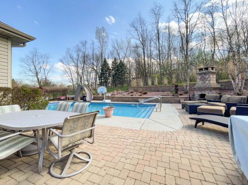 714 Hilbrich Ct, Dyer IN  46311-2775 exterior