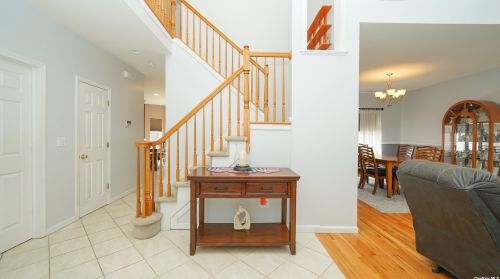 8 Daremy Ct, Lake Grove NY  11755-3226 exterior