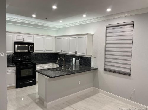 4331 160th Ave, Hollywood, FL 33027-5722