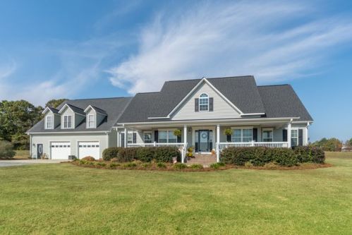 1946 Greenleaf Rd, Lake Wylie, SC 29710-9467
