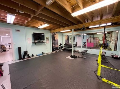 32 Crescent Dr, Skyline Lakes NJ  07456-1109 exterior