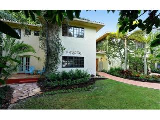 450 Shore Dr, Sarasota, FL 34234-2718
