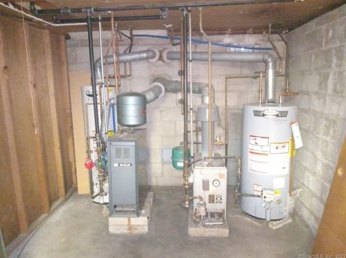 76 Treat Ave, Stamford CT  06906-1941 exterior