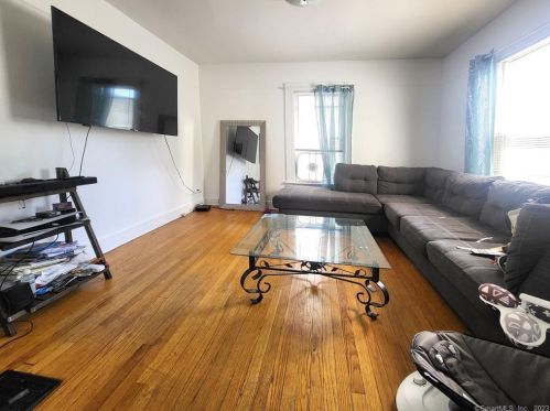 21 Oak Ave, Huntington CT  06484-3025 exterior