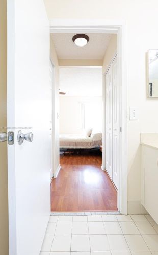 3136 176 Ter, Hollywood FL 33029-5556 exterior