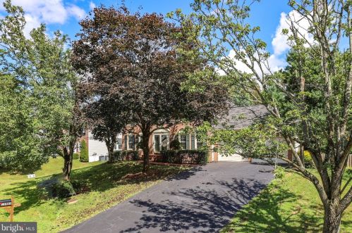 13903 Andorra Dr, Woodbridge, VA 22193-2353