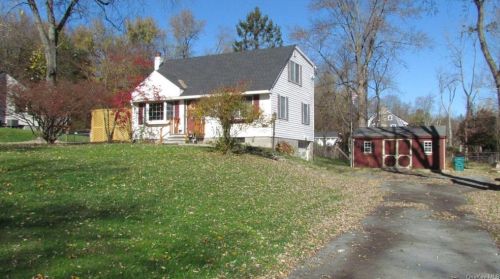 11 Ridge Rd, Poughkeepsie NY  12603-1716 exterior