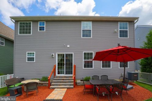 550 Rosewater Dr, Red Lion, PA 17356-7100