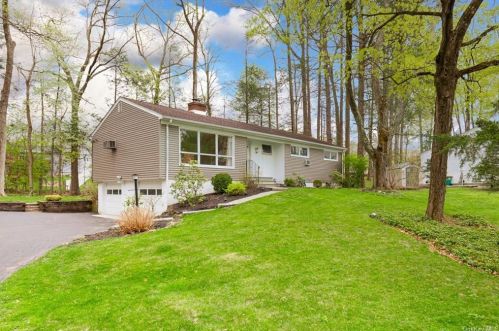 52 Timberline Dr, Poughkeepsie NY  12603-5546 exterior