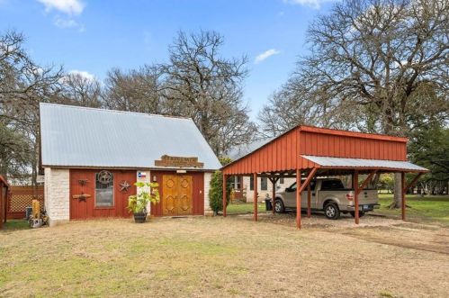 2195 Old Stagecoach Rd, Uhland TX  78640-5671 exterior