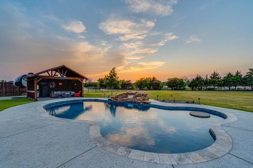 5241 Maggie Ln, Midlothian, TX 76065-4781