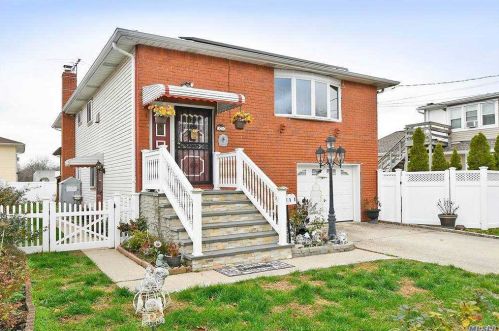 11 Anderson St, Bethpage, NY 11714-3501