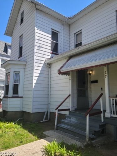 22 Bedford St, East Orange, NJ 07018-1808