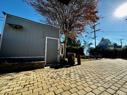 8154 Wakefield Ave, Van Nuys CA  91402-5329 exterior