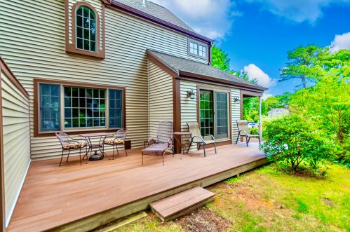 1 Hampton Ct, Mashpee MA 02649-2294 exterior