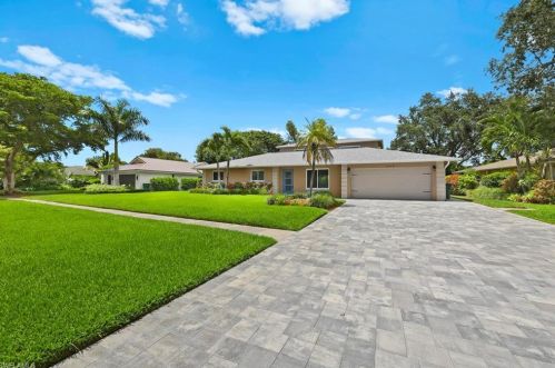 749 Nottingham Dr, Naples FL  34109-1641 exterior